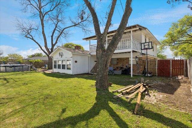 5705 Diamond Oaks Drive N, Haltom City, TX 76117