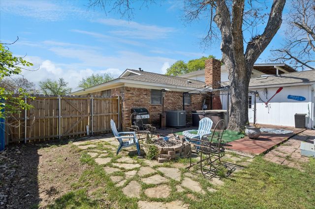 5705 Diamond Oaks Drive N, Haltom City, TX 76117