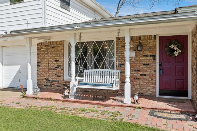 5705 Diamond Oaks Drive N, Haltom City, TX 76117