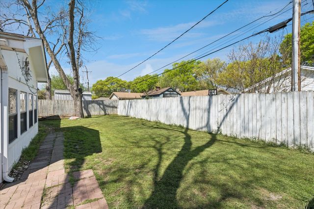 5705 Diamond Oaks Drive N, Haltom City, TX 76117