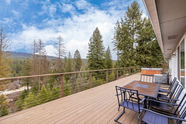 32410 N Ridge Rd, Chattaroy, WA 99003