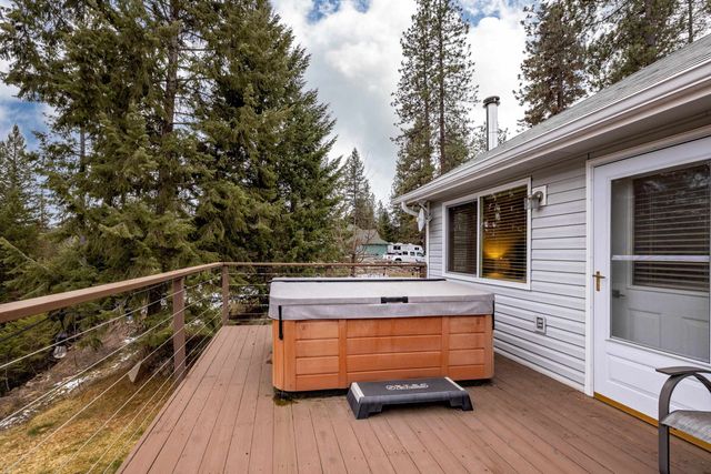 32410 N Ridge Rd, Chattaroy, WA 99003