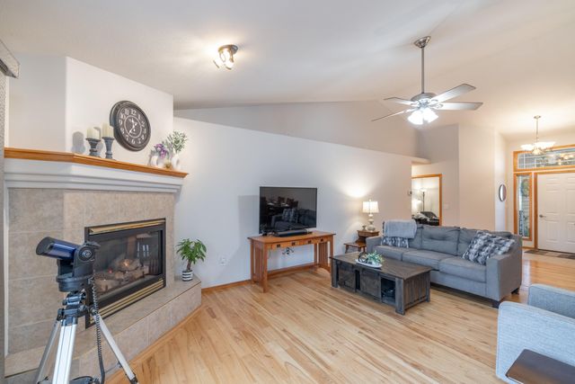 32410 N Ridge Rd, Chattaroy, WA 99003