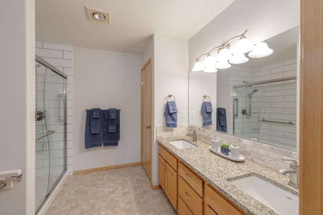 32410 N Ridge Rd, Chattaroy, WA 99003