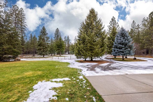 32410 N Ridge Rd, Chattaroy, WA 99003