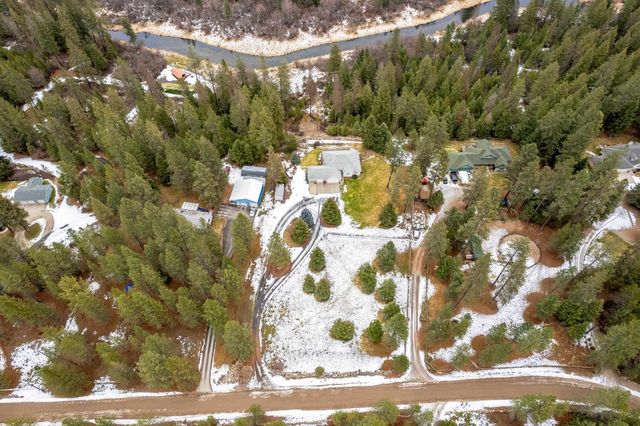 32410 N Ridge Rd, Chattaroy, WA 99003