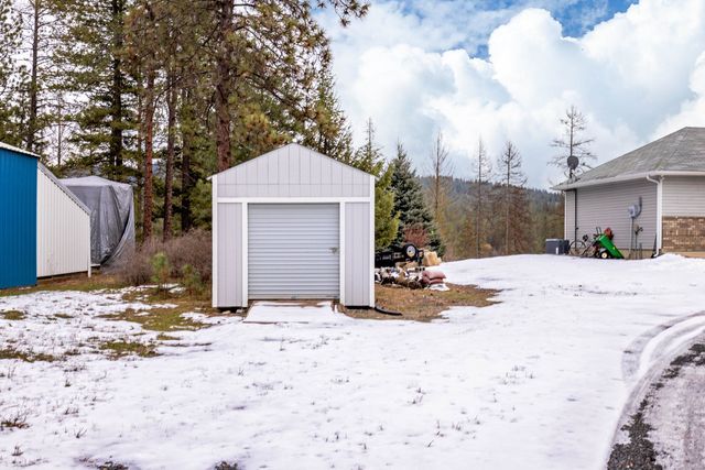 32410 N Ridge Rd, Chattaroy, WA 99003