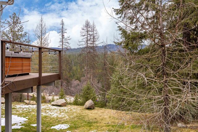 32410 N Ridge Rd, Chattaroy, WA 99003