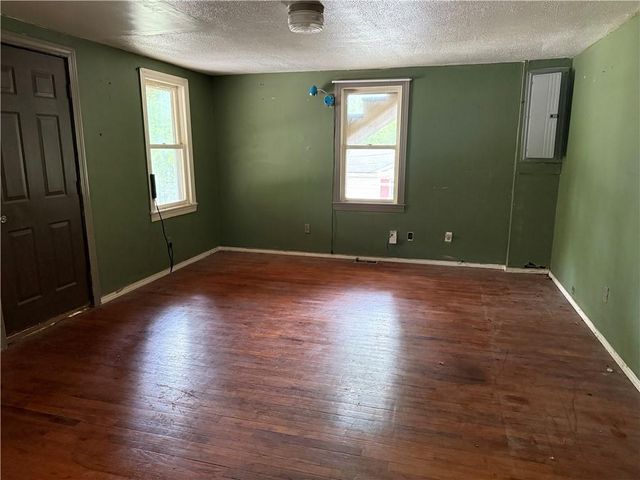 2449 McKinley Avenue, Kansas City, MO 64129