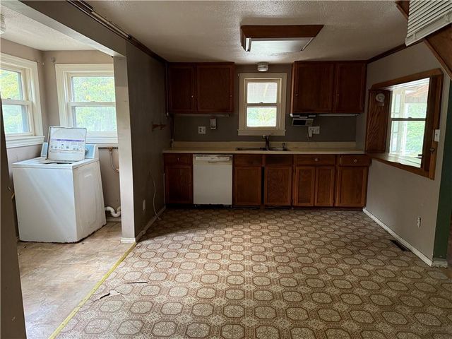 2449 McKinley Avenue, Kansas City, MO 64129