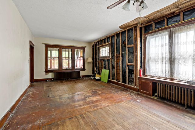 337 Winona Street W, Saint Paul, MN 55107