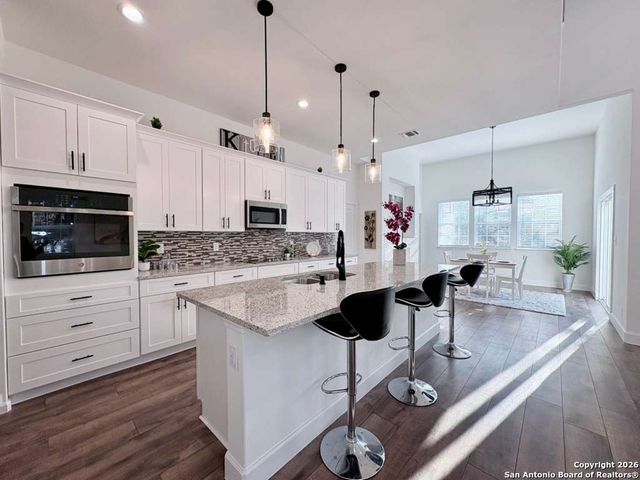 1064 OVERBROOK LN, Spring Branch, TX 78070