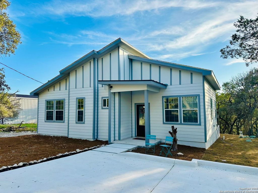 1064 OVERBROOK LN, Spring Branch, TX 78070