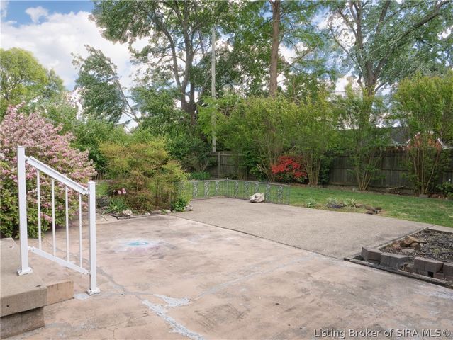 2015 Bono Road, New Albany, IN 47150