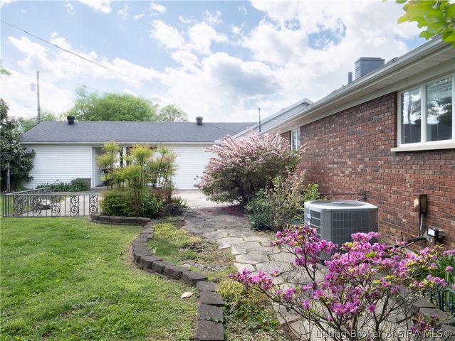 2015 Bono Road, New Albany, IN 47150