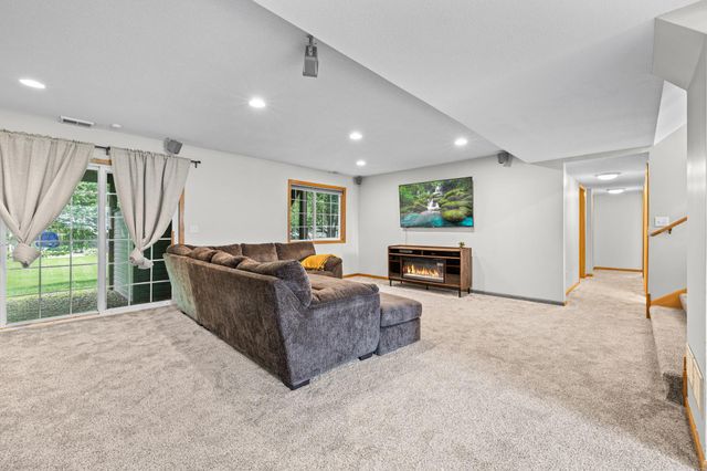 2044 Pheasant Run Street, Shakopee, MN 55379