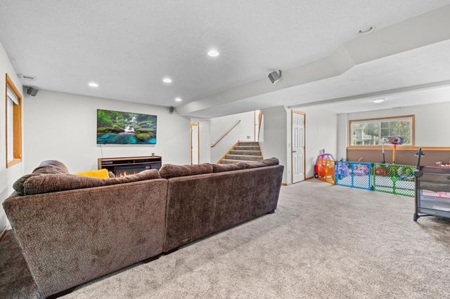 2044 Pheasant Run Street, Shakopee, MN 55379