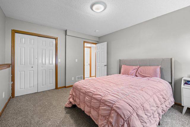 2044 Pheasant Run Street, Shakopee, MN 55379