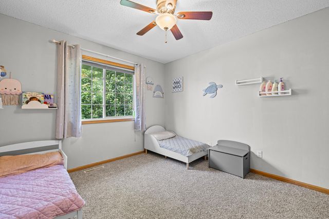 2044 Pheasant Run Street, Shakopee, MN 55379