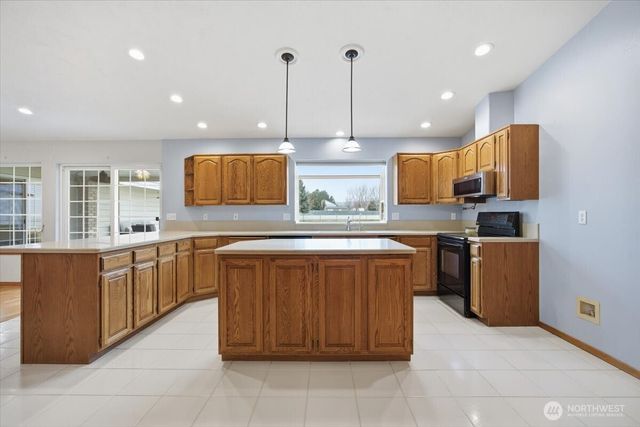 4105 Southlake Court, West Richland, WA 99353