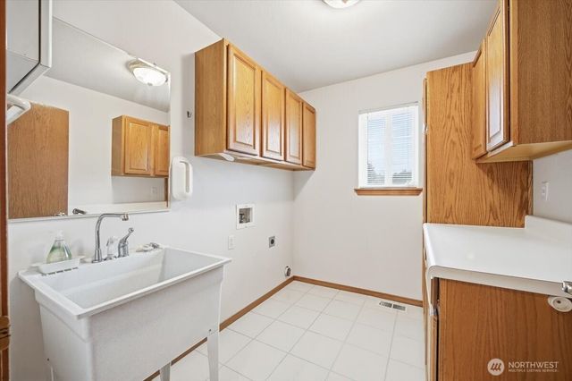 4105 Southlake Court, West Richland, WA 99353