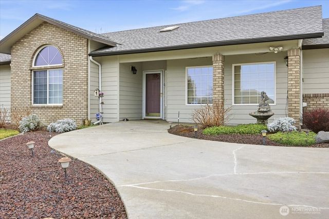 4105 Southlake Court, West Richland, WA 99353