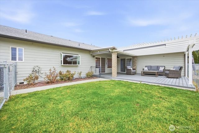 4105 Southlake Court, West Richland, WA 99353