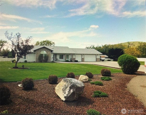 4105 Southlake Court, West Richland, WA 99353