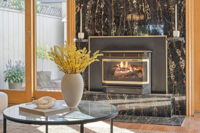 1083 Melrose Ave, Alameda, CA 94502