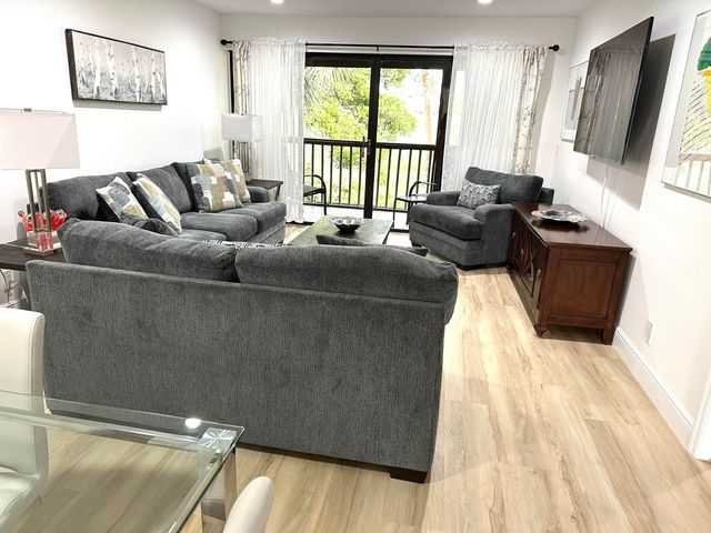 464 Brackenwood Lane S 464, Palm Beach Gardens, FL 33418