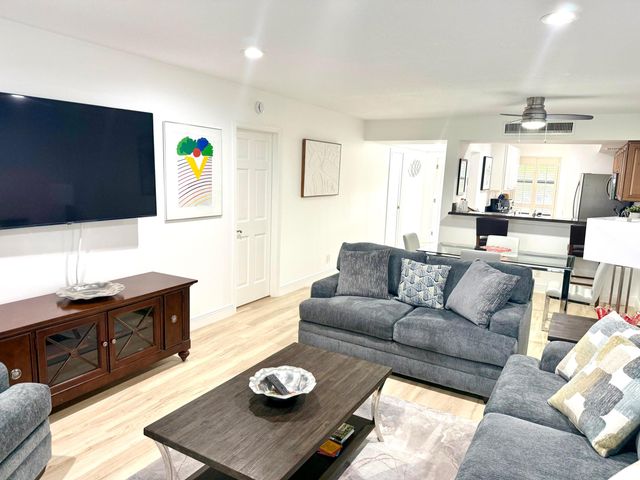 464 Brackenwood Lane S 464, Palm Beach Gardens, FL 33418