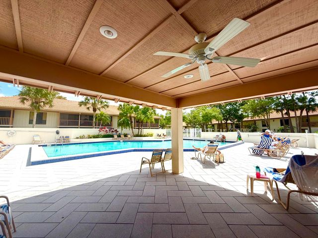 464 Brackenwood Lane S 464, Palm Beach Gardens, FL 33418