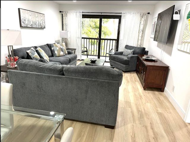 464 Brackenwood Lane S 464, Palm Beach Gardens, FL 33418