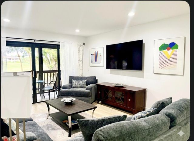 464 Brackenwood Lane S 464, Palm Beach Gardens, FL 33418