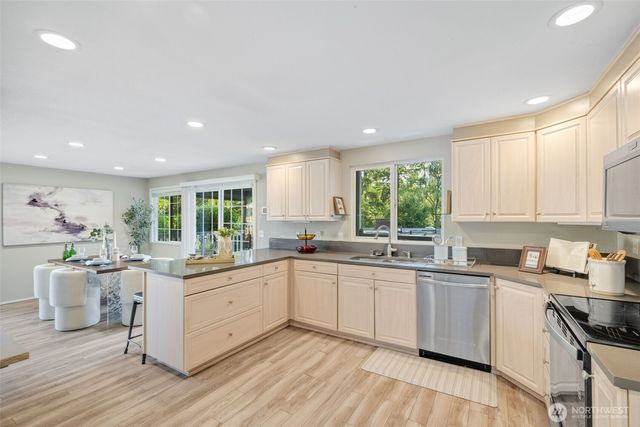 136 128th Avenue NE, Bellevue, WA 98005