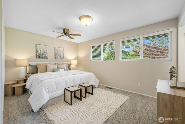 136 128th Avenue NE, Bellevue, WA 98005