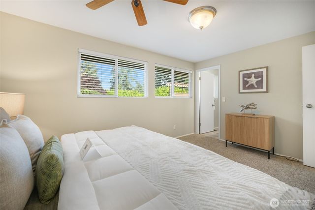 136 128th Avenue NE, Bellevue, WA 98005