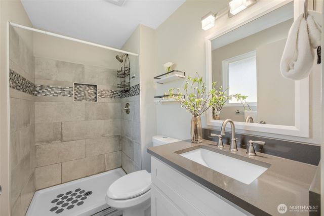 136 128th Avenue NE, Bellevue, WA 98005