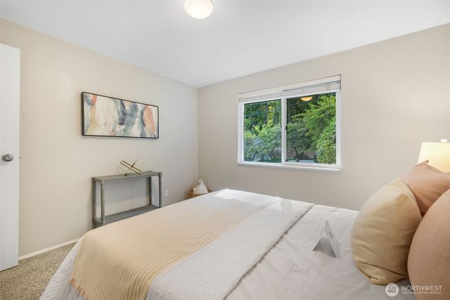 136 128th Avenue NE, Bellevue, WA 98005