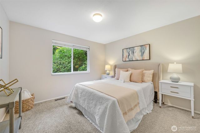 136 128th Avenue NE, Bellevue, WA 98005