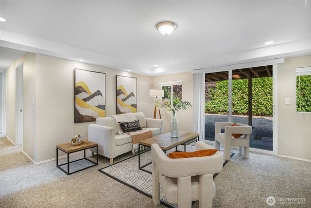 136 128th Avenue NE, Bellevue, WA 98005