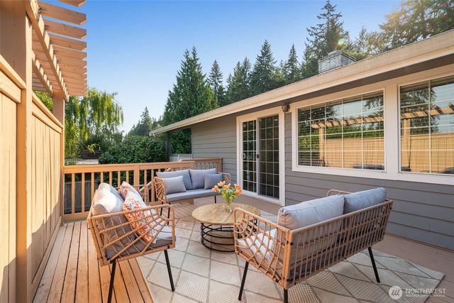 136 128th Avenue NE, Bellevue, WA 98005