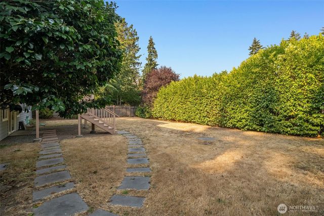 136 128th Avenue NE, Bellevue, WA 98005