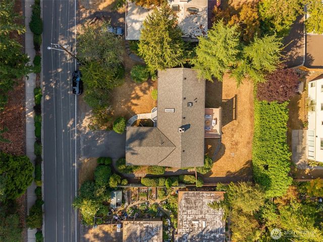136 128th Avenue NE, Bellevue, WA 98005