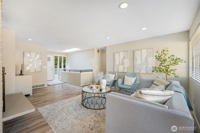 136 128th Avenue NE, Bellevue, WA 98005