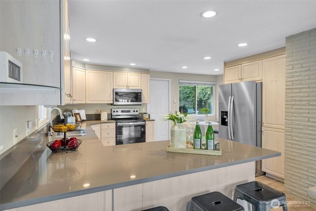 136 128th Avenue NE, Bellevue, WA 98005