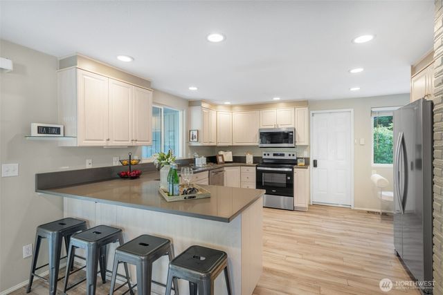 136 128th Avenue NE, Bellevue, WA 98005