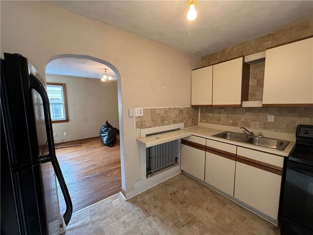 224 S 5th St, Jeannette, PA 15644