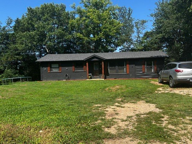 205 Locust Dr, Erin, TN 37061