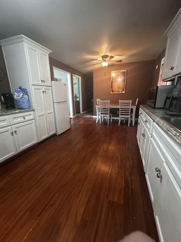 205 Locust Dr, Erin, TN 37061